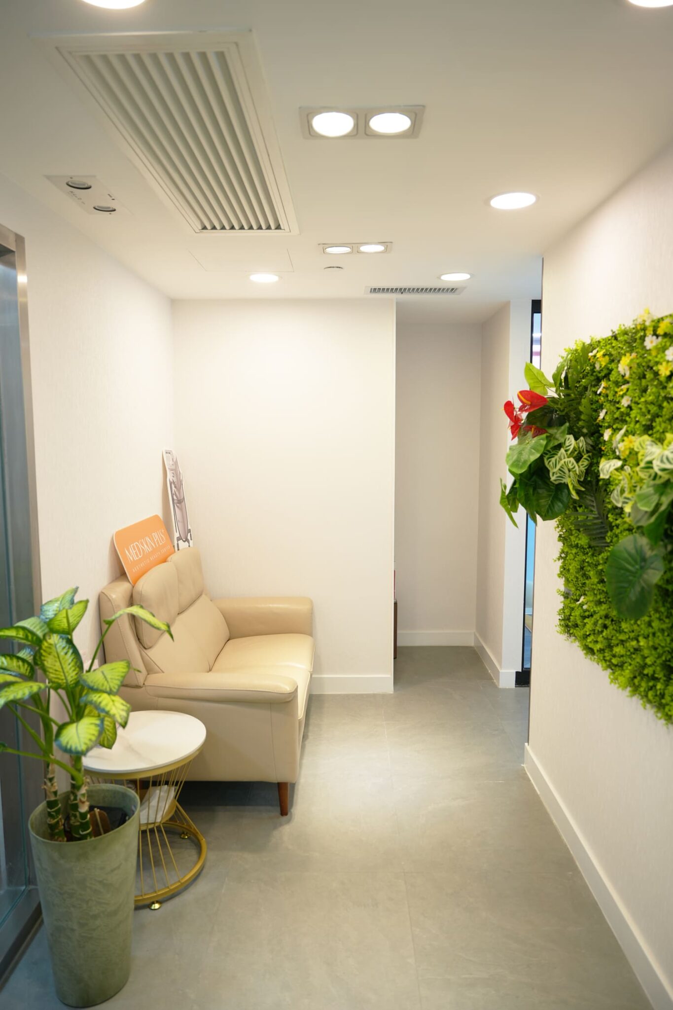 medskin-plus-reception-waiting-area