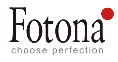 Fotona 品牌標誌，黑色襯線字體寫出品牌名，右上角有一個紅色圓點，下方為灰色標語