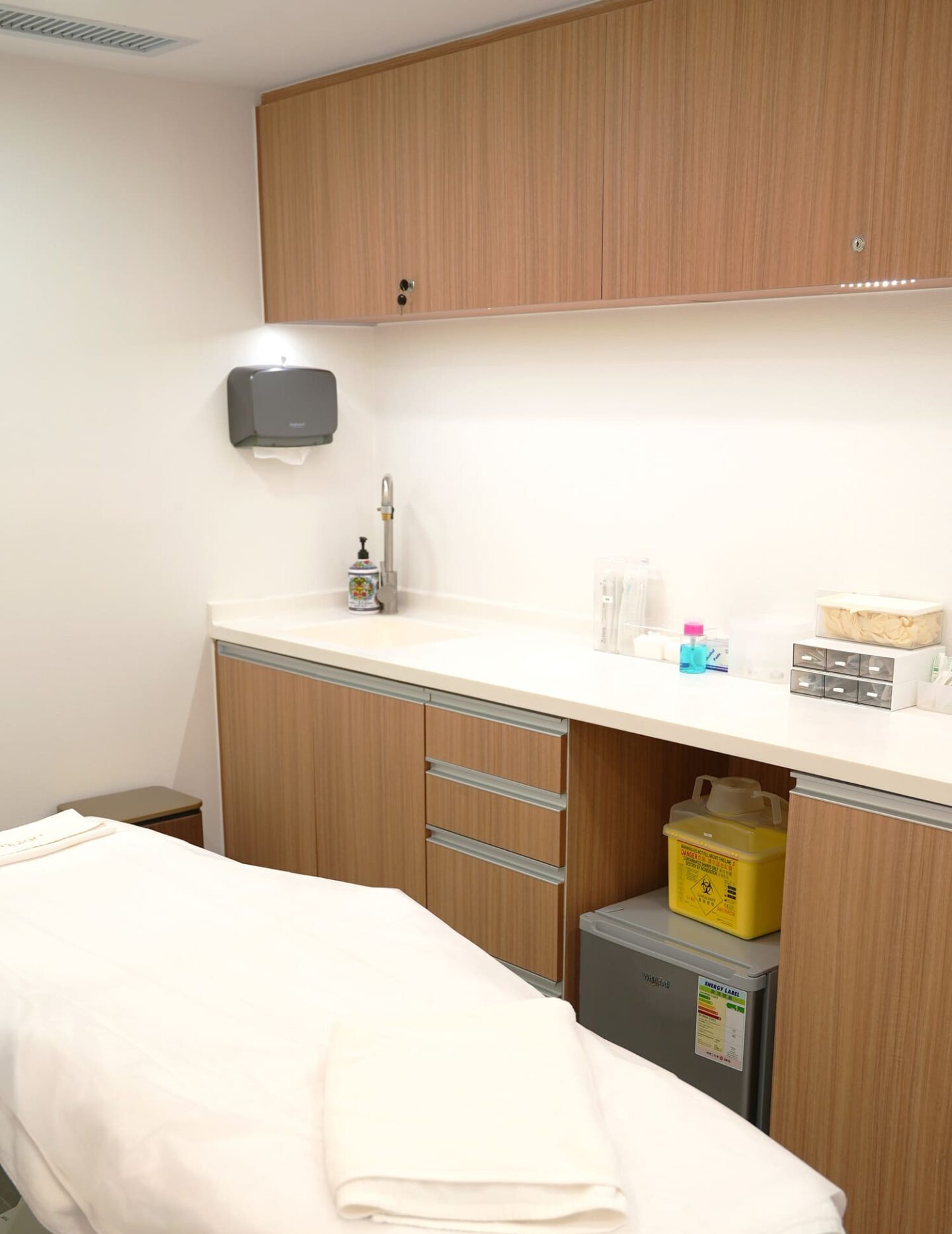 hong-kong-beauty-salon-treatment-room-scaled-e1774001459963.jpeg
