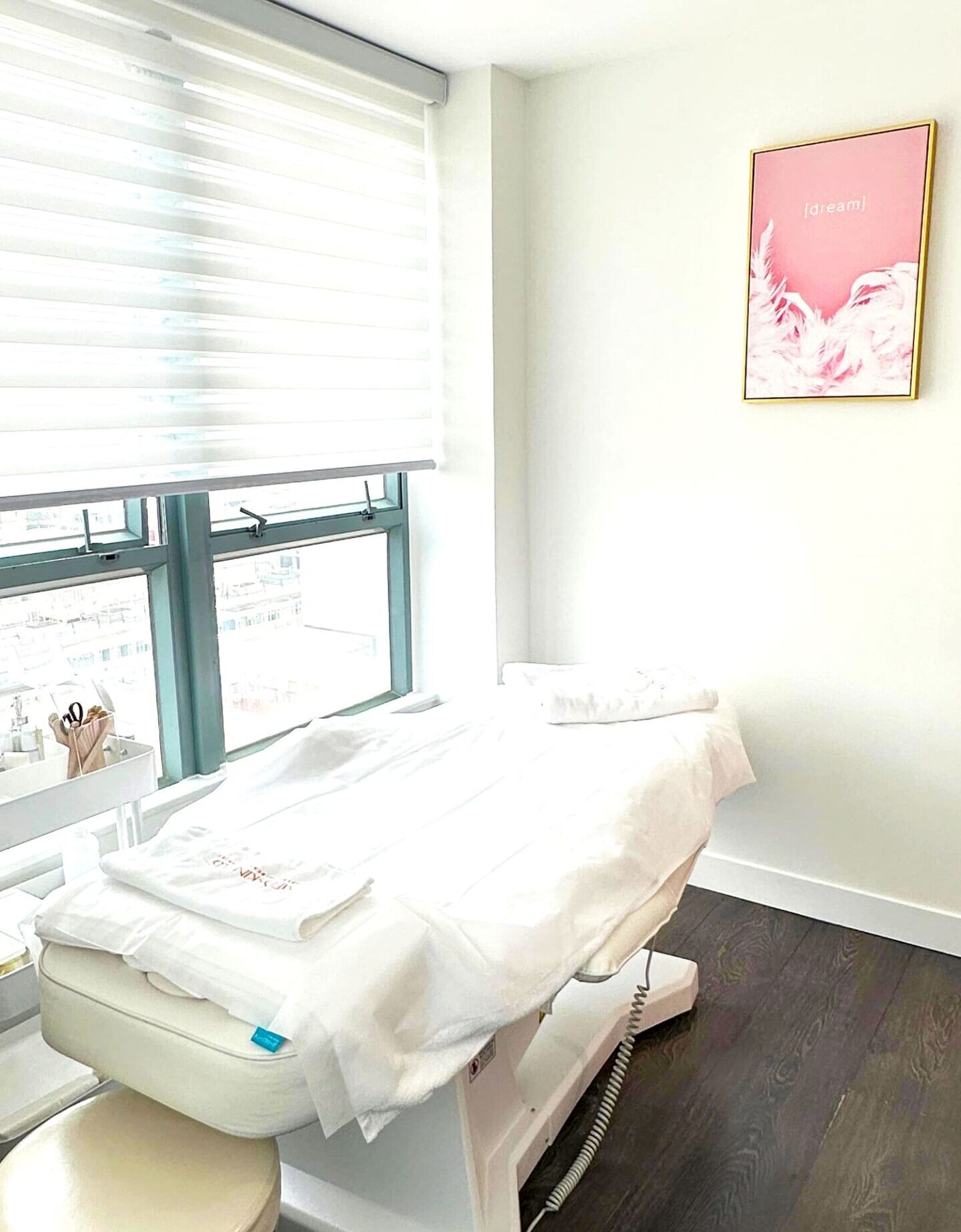 sterile-beauty-treatment-room-sink-scaled-e1774001427264.jpg